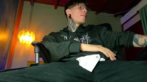 daviid_huge online show from April 11, 3:02 am