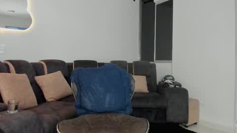 davis  instagram davis alx1 online show from February 15, 1:00 am