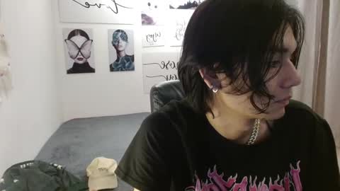 Snapshot of davoxer chatting on October 24, 3:19 am davoxer online show from October 24, 3:19 am