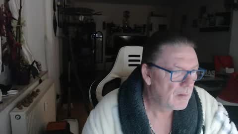 deinprinz2312 online show from December 15, 4:31 am