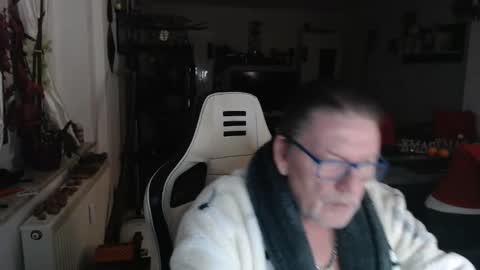 deinprinz2312 online show from December 17, 3:47 am