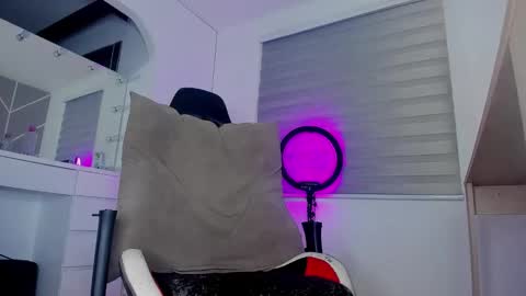 dereckhardd online show from December 16, 12:18 am