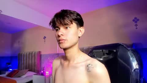 derek_sinn online show from April 17, 9:50 pm