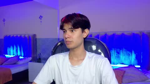 derek_sinn online show from June 4, 9:32 pm