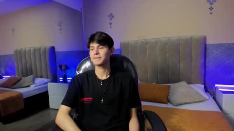 derek_sinn online show from March 12, 6:04 pm