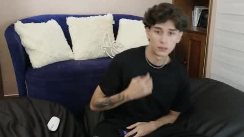 Derek online show from November 13, 2:05 am