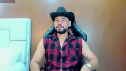 DerryBigger CM online show from October 31, 8:01 pm