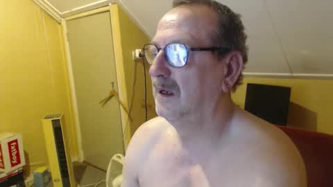 destelp online show from April 18, 9:47 pm