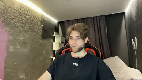 devilnut1 online show from May 25, 4:29 am
