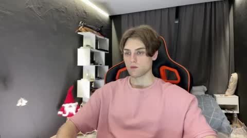 devilnut1 online show from November 28, 9:00 am