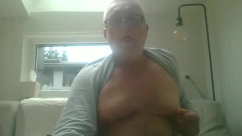 Snapshot of dial76 chatting on December 26, 2:16 pm dial76 online show from December 26, 2:16 pm