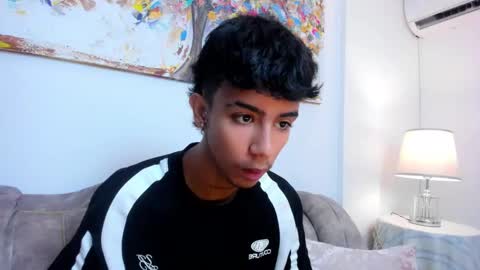 dikey_18 online show from March 4, 8:38 pm