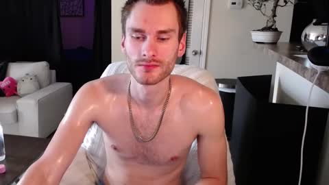 Meechii online show from February 4, 3:47 pm