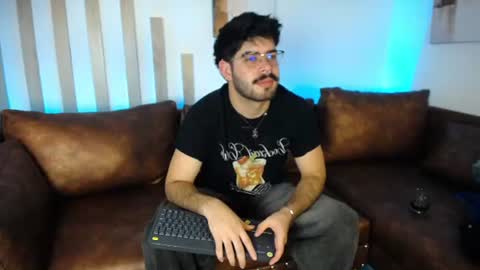 domboy  online show from June 22, 8:35 pm