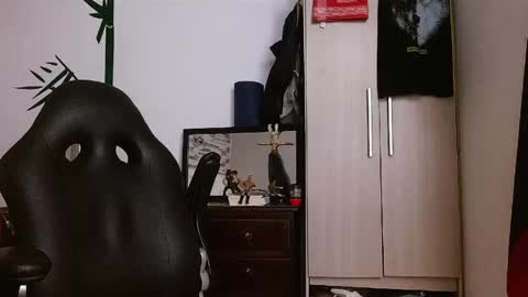 Logan - INDEPENDET MODEL online show from June 3, 12:34 am