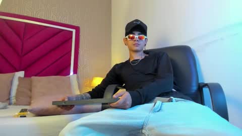 Dominic foox online show from March 4, 8:38 pm