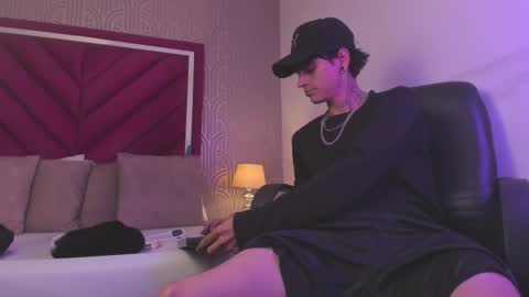 Dominic foox online show from February 25, 8:43 pm