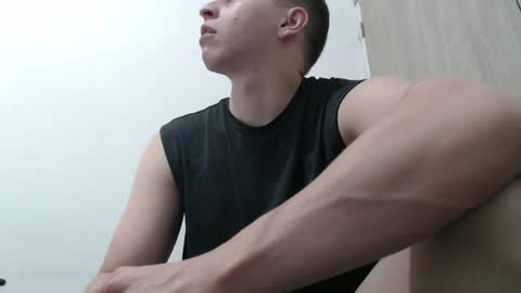 draco_boy2000 online show from April 9, 12:30 am