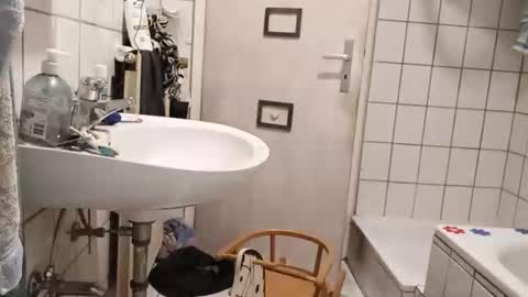 Snapshot of drdonzo687 chatting on October 30, 2:13 am David online show from October 30, 2:13 am