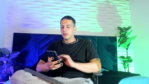 Dustin Sonne online show from April 2, 3:37 am