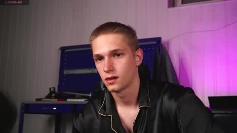 Dustyn online show from September 24, 4:38 pm