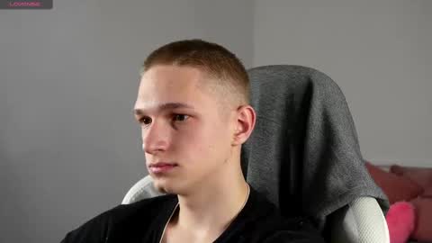 Dustyn online show from February 19, 2:44 pm