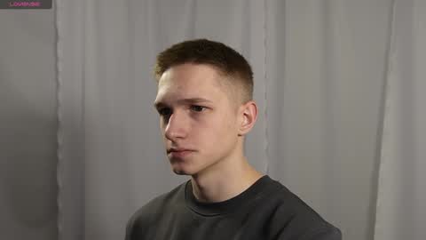 Dustyn online show from December 27, 2:23 pm