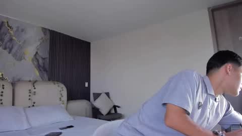 dylanroyce_ online show from March 15, 12:56 pm