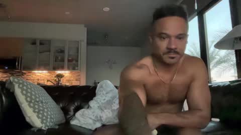 Snapshot of e13ven11 chatting on December 3, 2:38 pm Formally known as Virus of Life online show from December 3, 2:38 pm