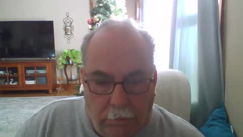 earl52 online show from December 3, 6:06 pm