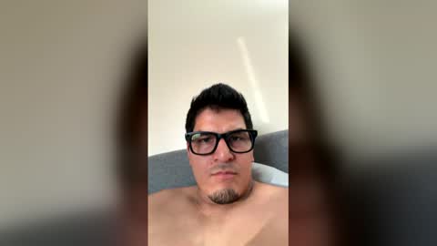 eduar0205 online show from May 17, 10:22 am