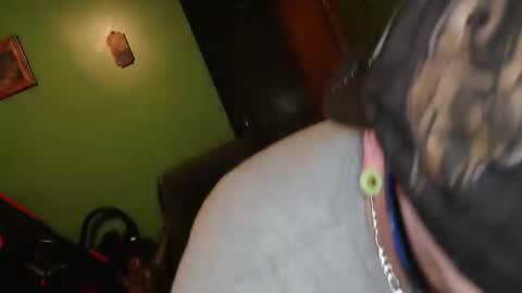 edwardaims_2please online show from April 12, 2:37 am