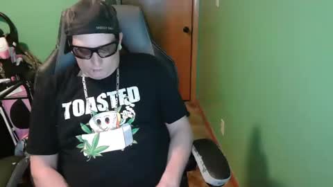 edwardaims_2please online show from April 19, 1:49 am