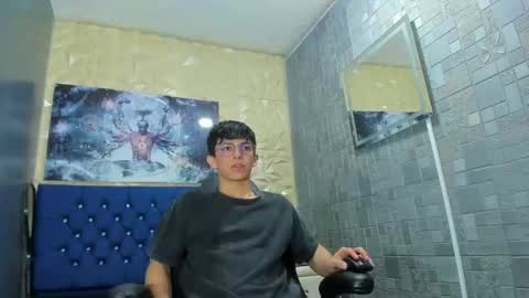 Elan Giralon online show from March 6, 1:13 am