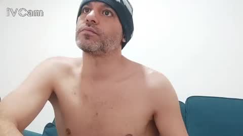 Snapshot of elgrande85 chatting on January 3, 6:57 pm elgrande85 online show from January 3, 6:57 pm