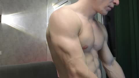 elliot_muscle04 online show from March 29, 5:02 pm