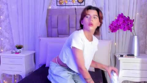    online show from February 3, 8:14 pm