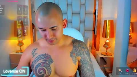 E L L I O T    V E L E Z online show from July 22, 9:40 pm