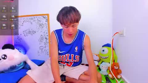  E  L  Y   K  I  N  G   online show from July 7, 7:17 pm