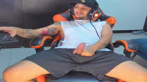 enjoymycock99 online show from November 18, 5:55 am