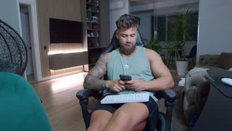 Erik online show from February 7, 8:10 pm