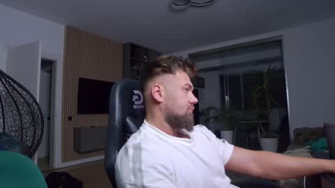 Erik online show from February 15, 7:06 pm