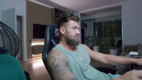 Erik online show from February 12, 8:29 pm