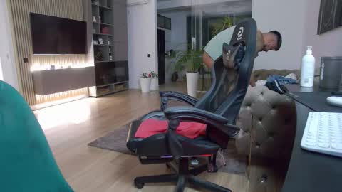 Erik online show from September 19, 7:13 pm