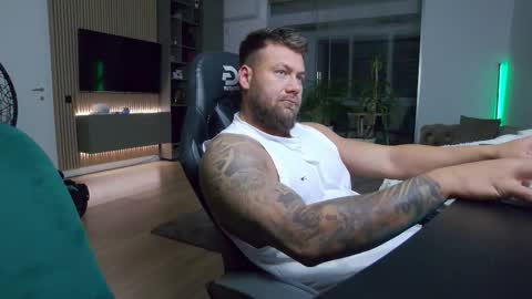 Erik online show from December 21, 9:45 pm