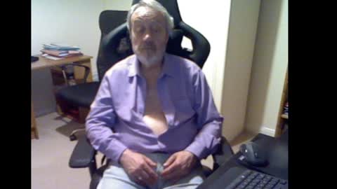 erasmus_d online show from February 1, 6:08 pm