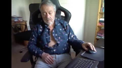 erasmus_d online show from March 15, 5:52 pm