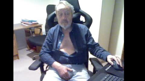 erasmus_d online show from January 28, 5:35 pm