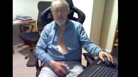 erasmus_d online show from December 3, 5:45 pm