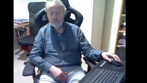 erasmus_d online show from December 2, 6:08 pm